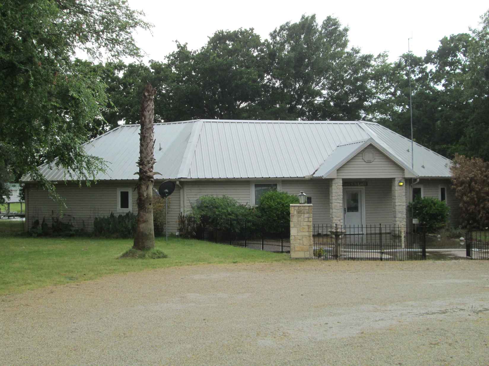 20516 Lakeshore Dr  