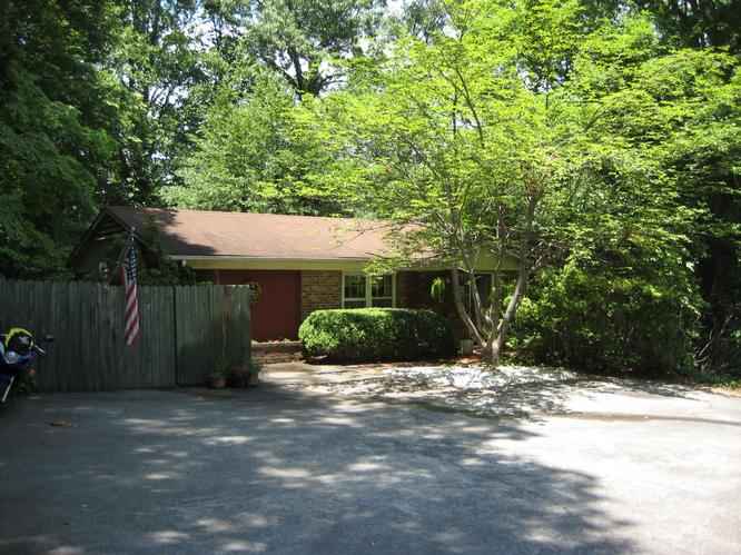 671 Robinhood Rd  