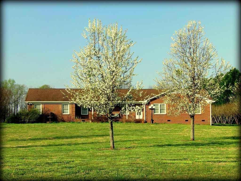 1952 Sharon Rd  