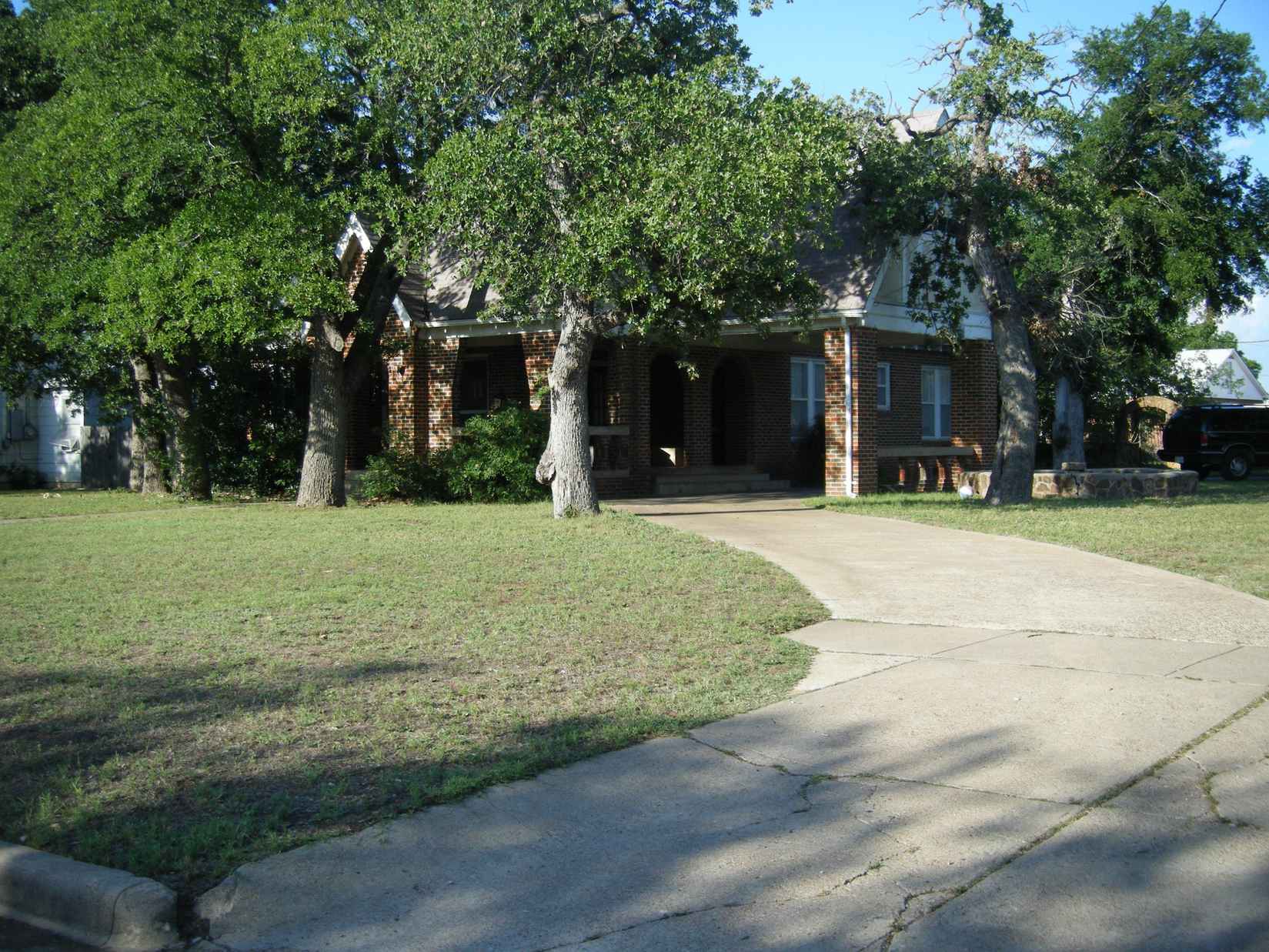 1211 SE 4th Ave  
