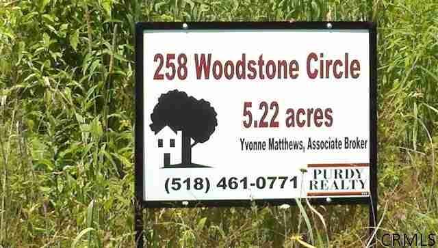 272 Woodstone Cir  