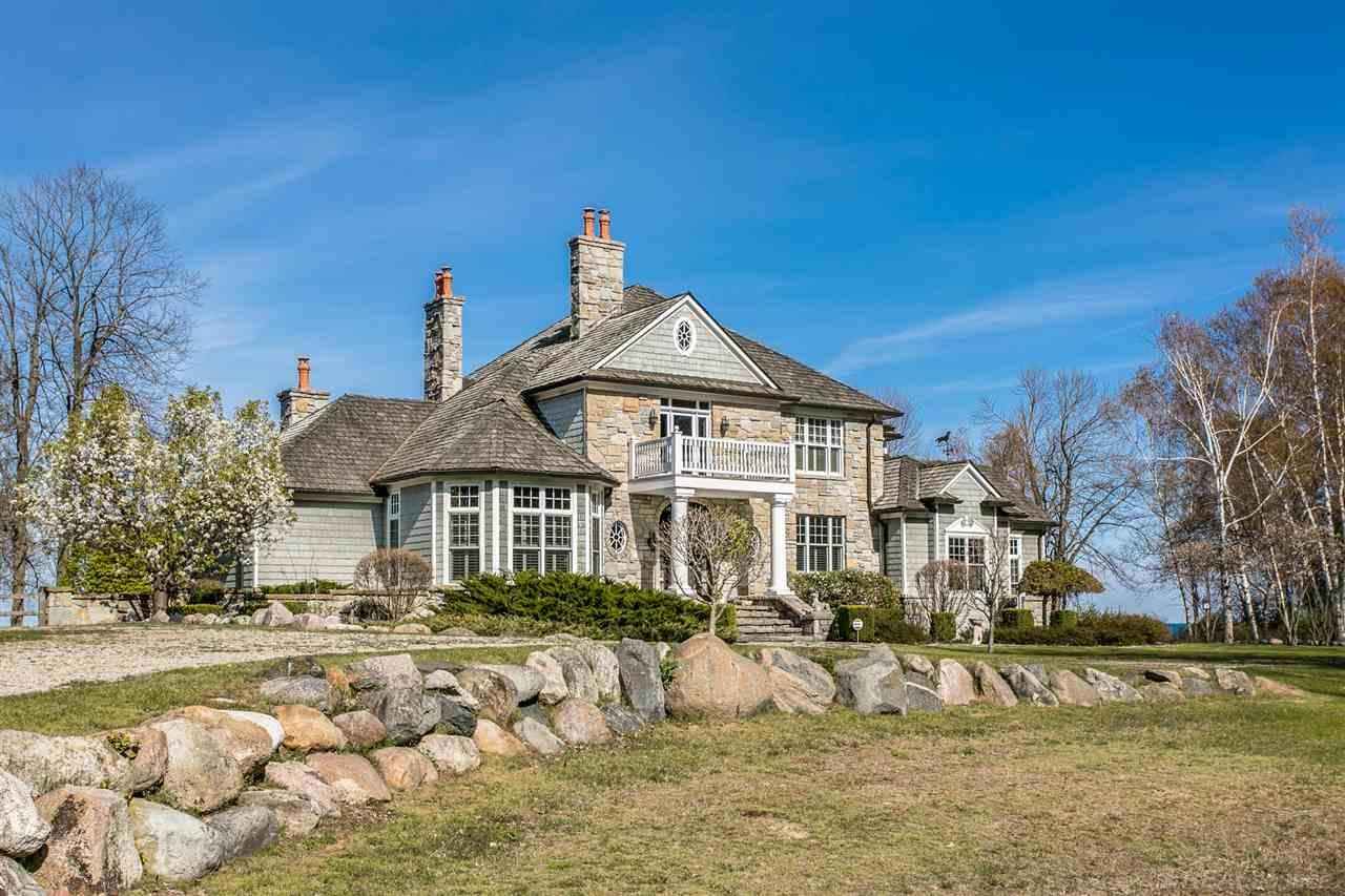3300 Lakeshore Rd  