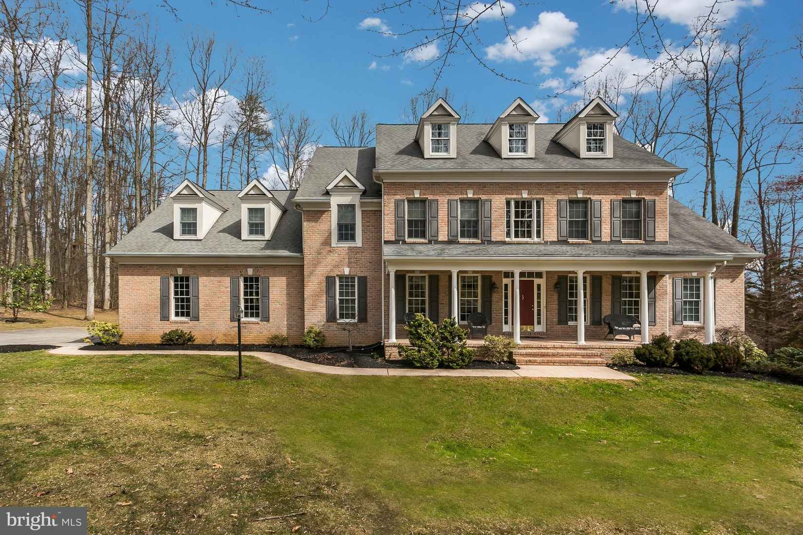 4 Middle Woods Ct  