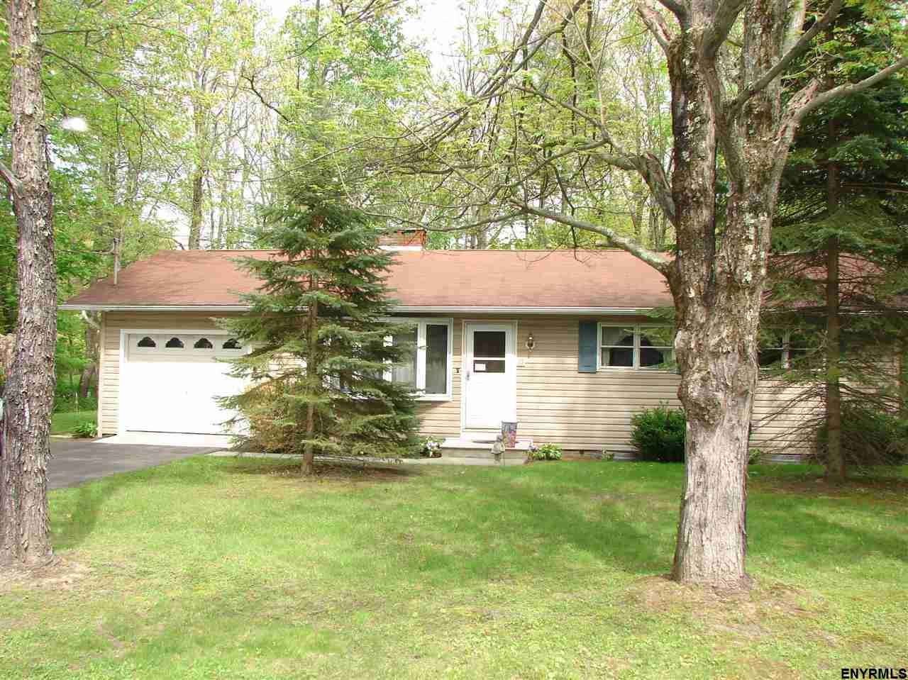 10 AVON CT  
