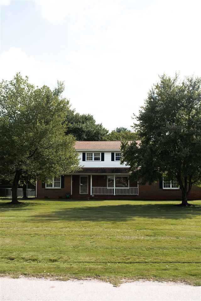 150 Meadowbrook Ln  