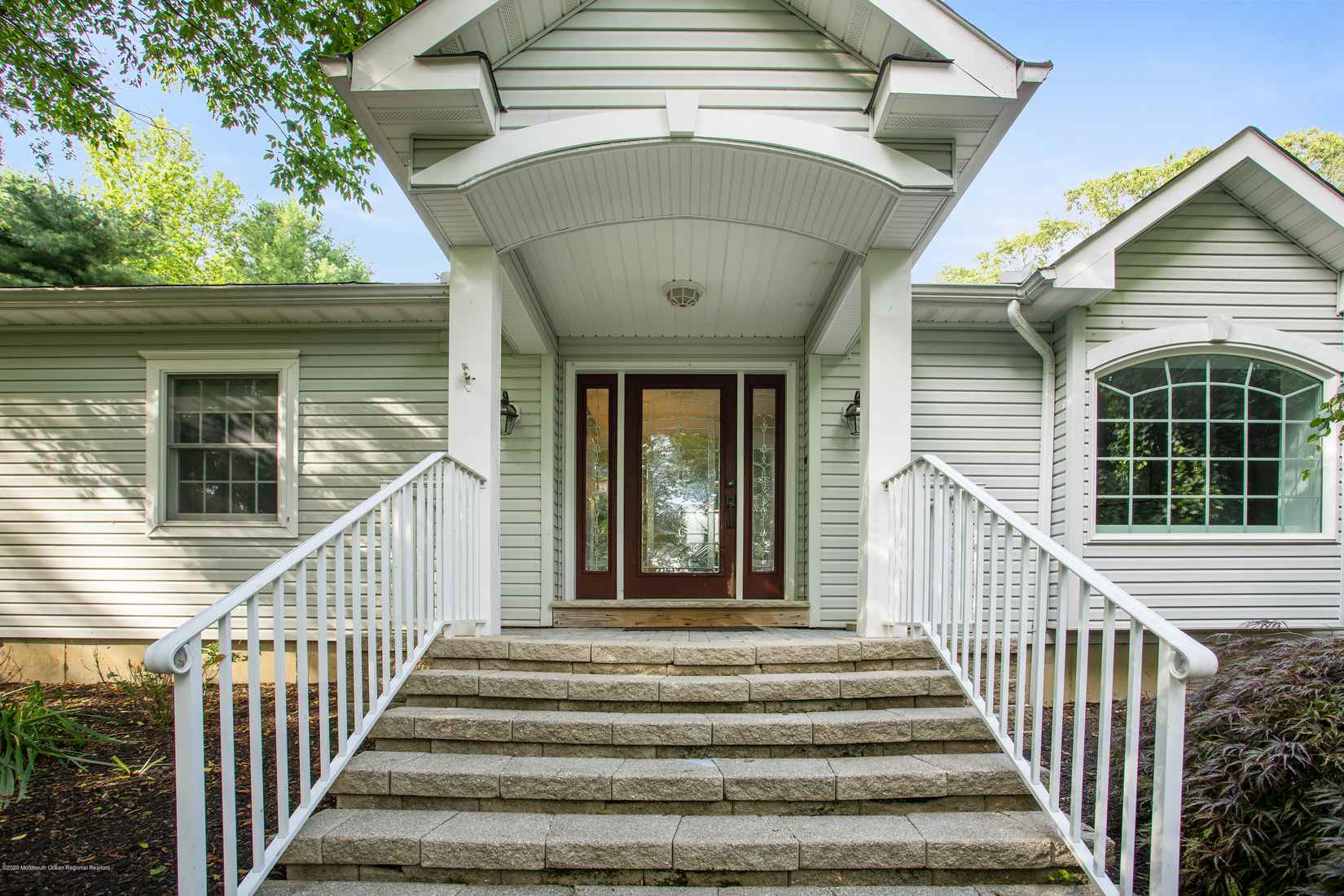 14 Eleanor Ln  