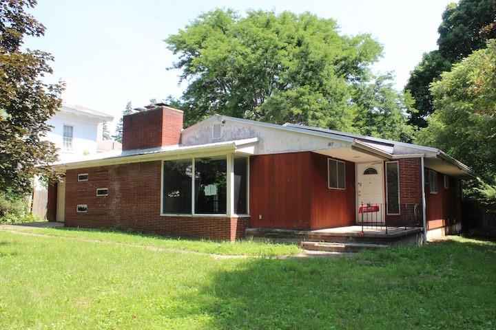 147 Main St  