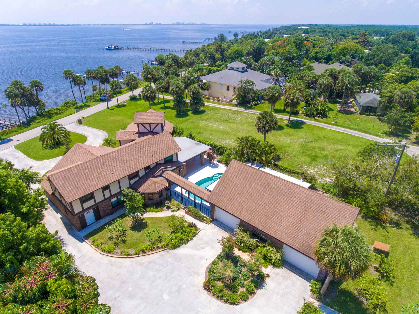 8111 S Indian Riv Dr  