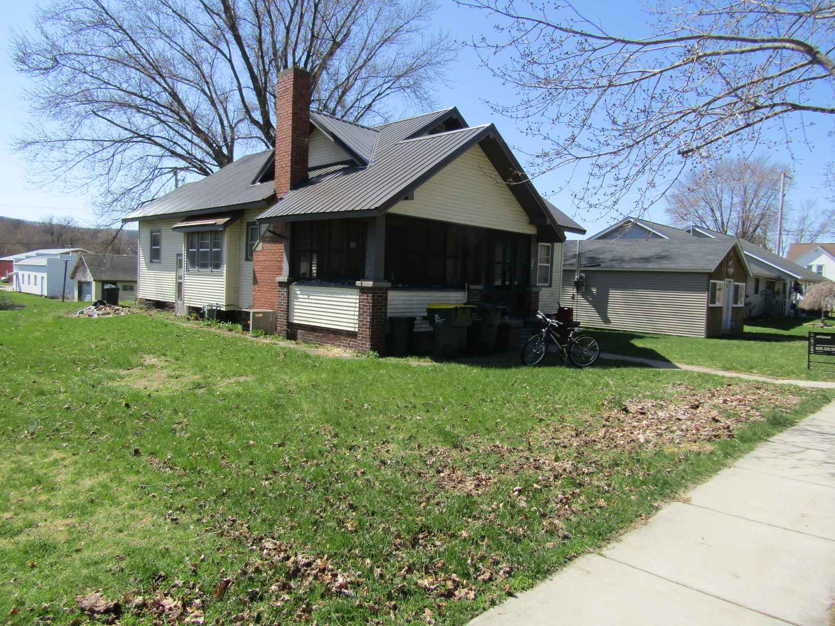 404 E Main St  