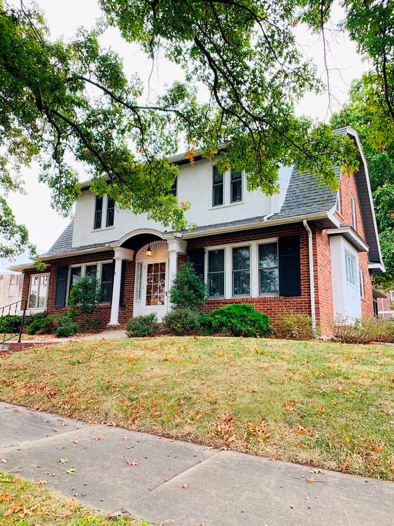 115 W Howell St  