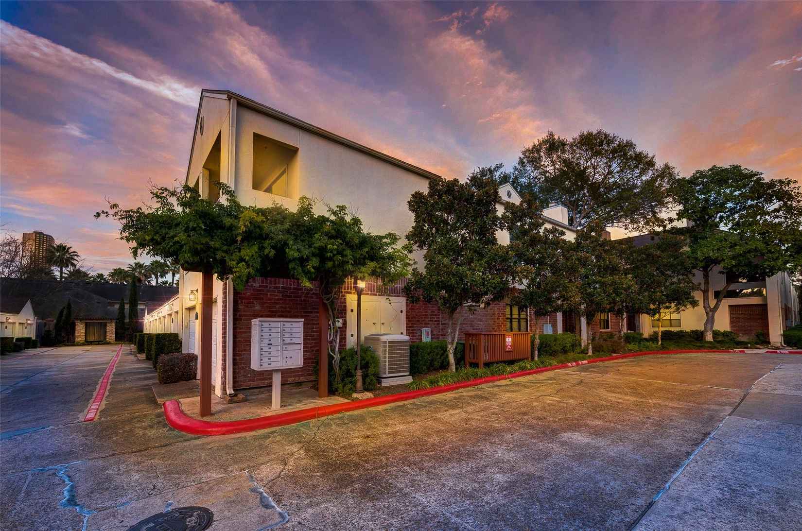 2464 Bering Dr  