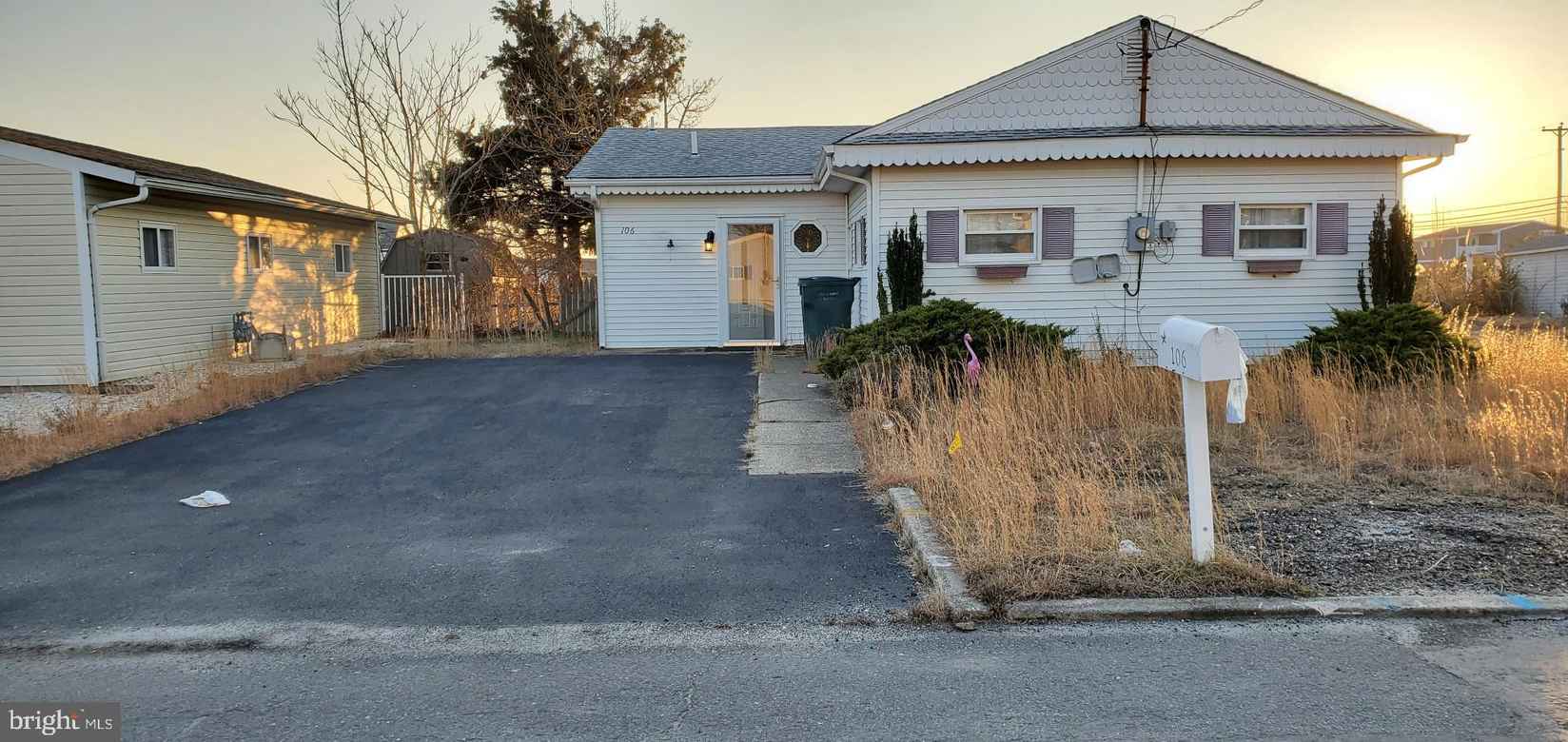 106 E DELAWARE Dr  