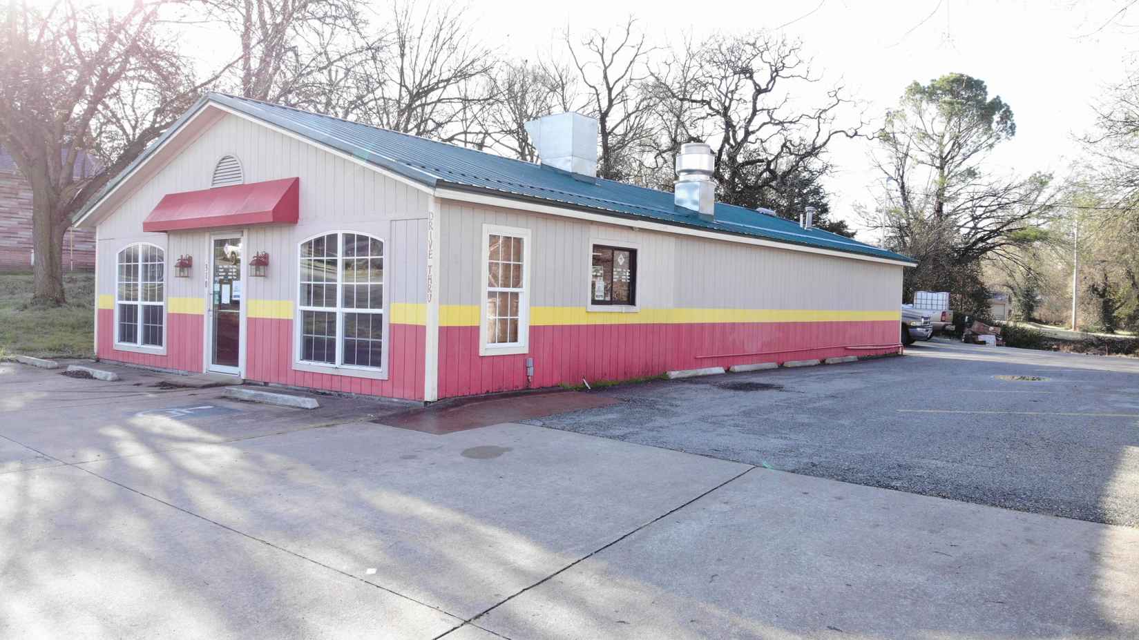 310 W 3rd St  