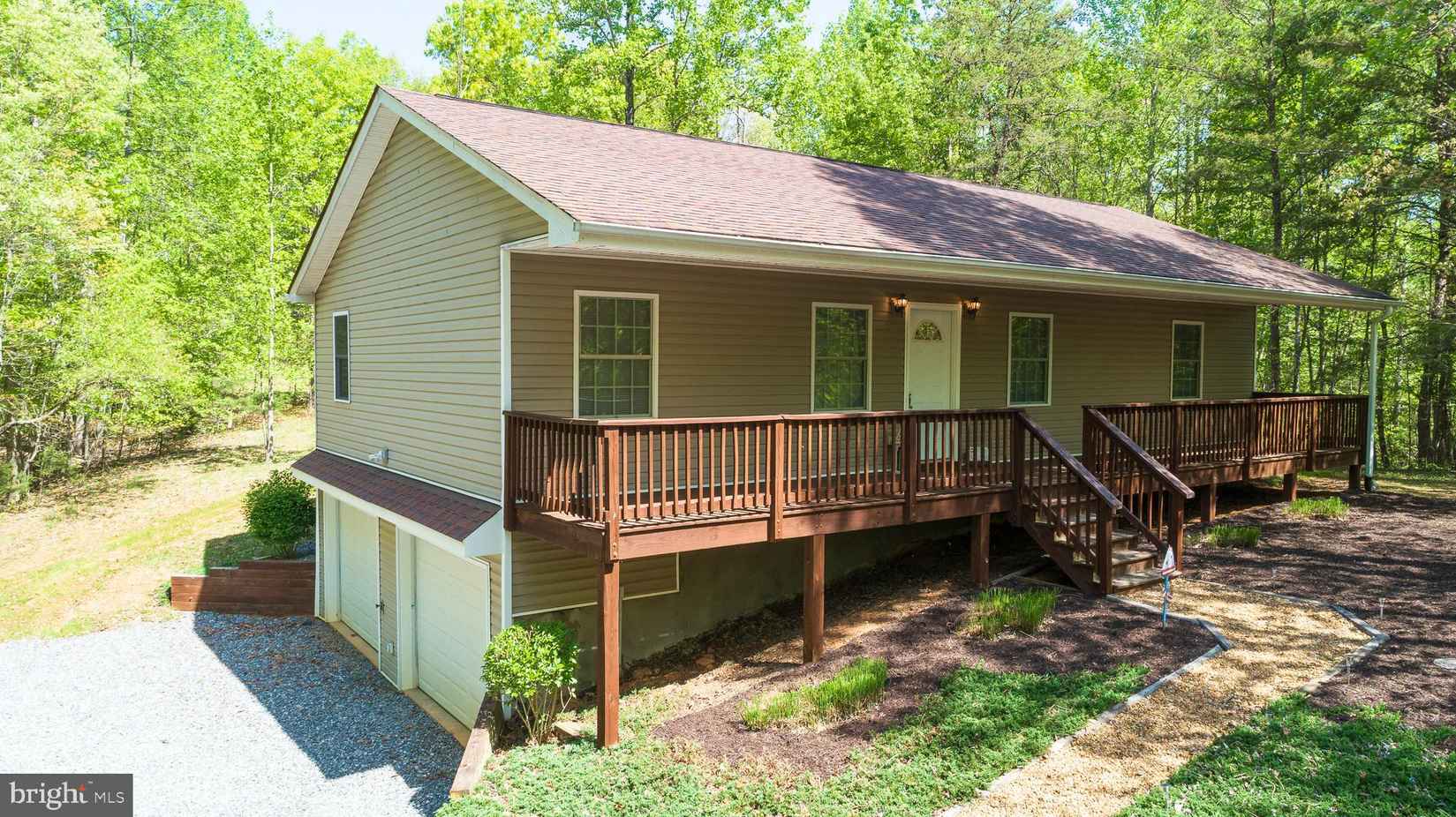 140 LOIS Ln  