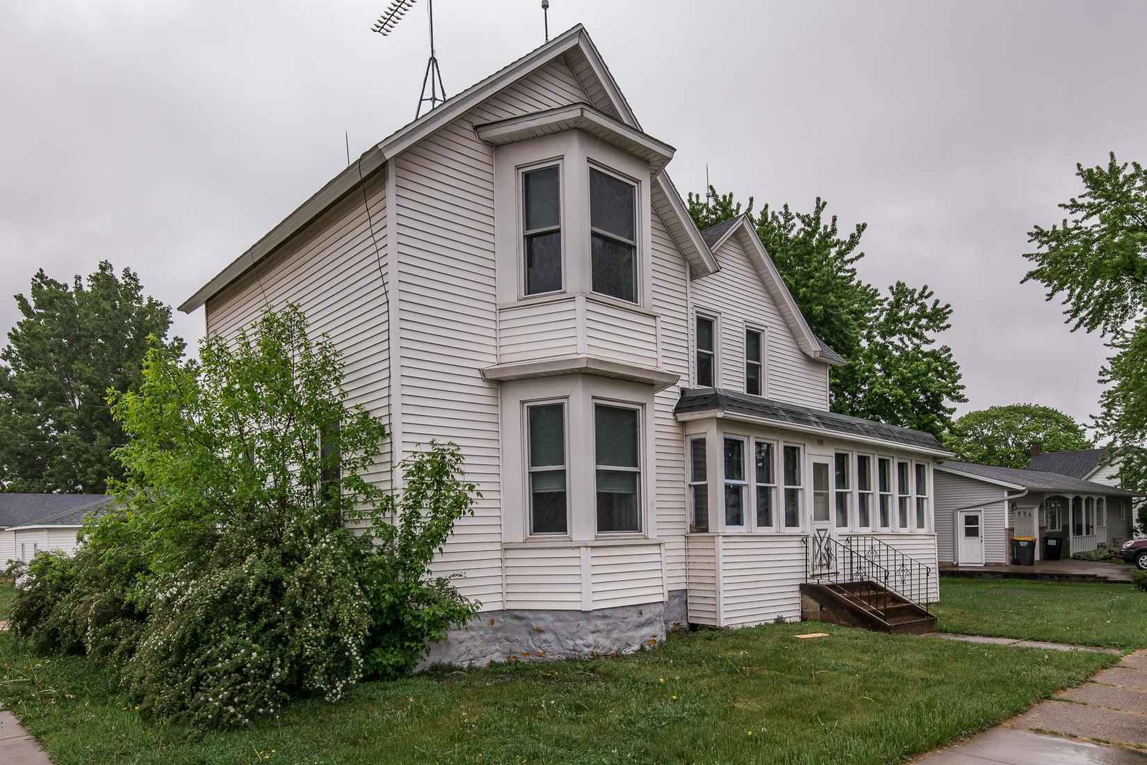 124 Ellington St  