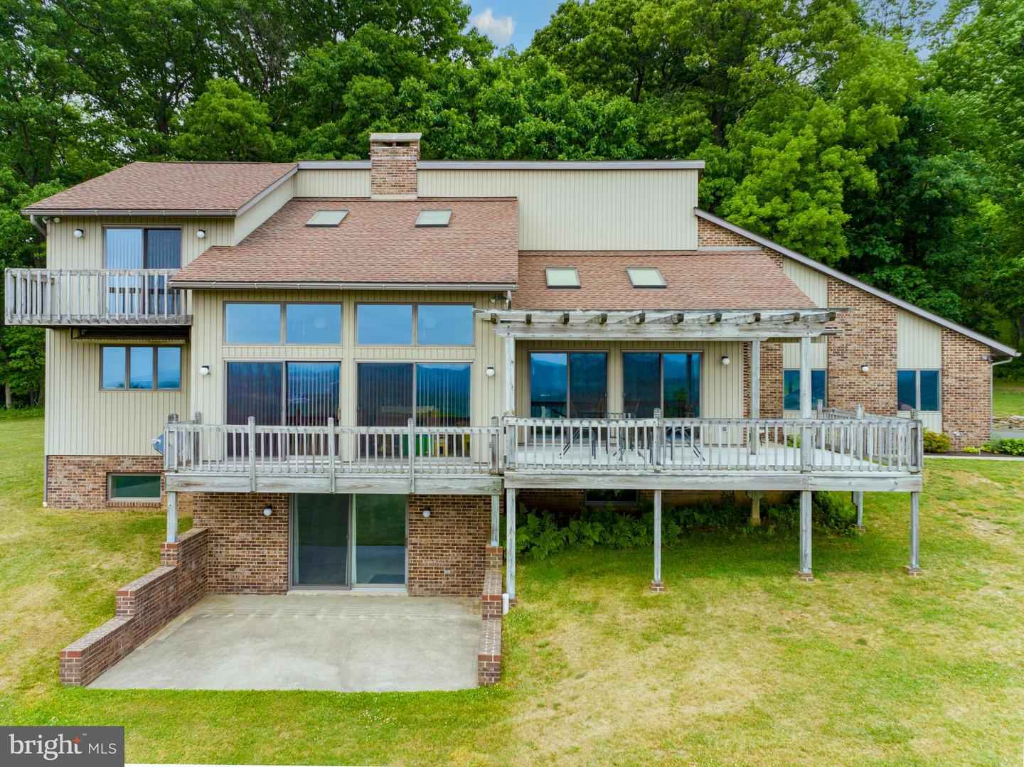 18 Essig Dr  