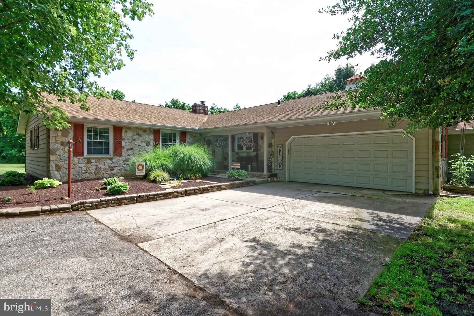 48 Holly Ln  