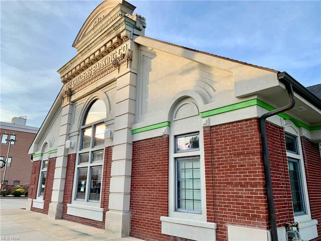 50 E Main St  