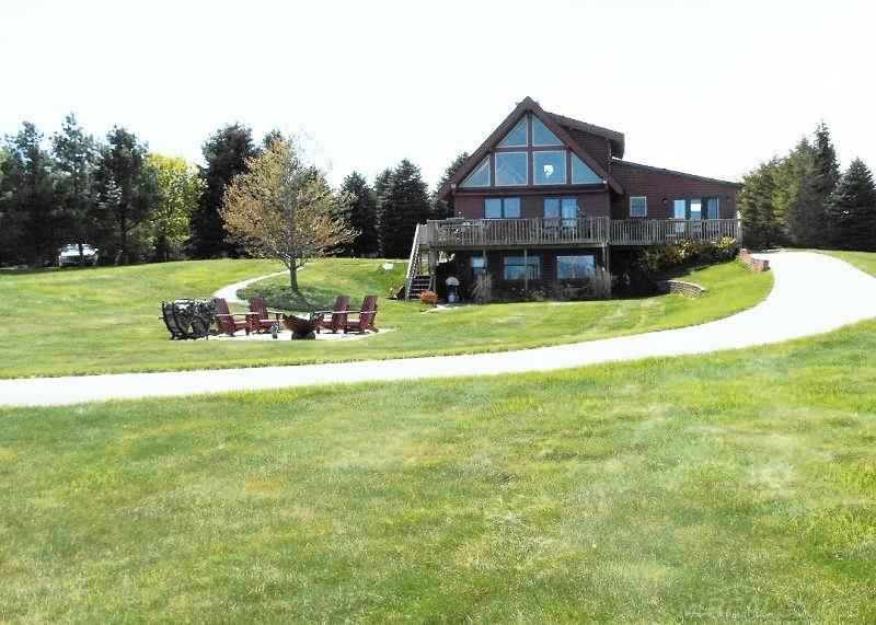 4440 N Lakeshore Rd  