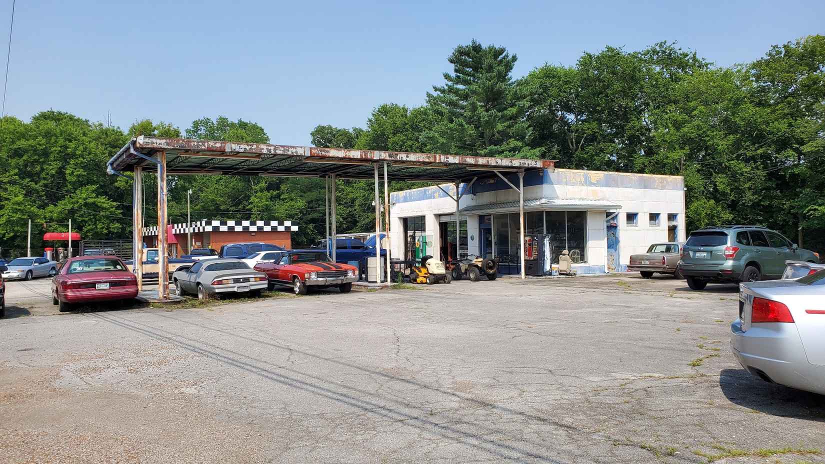 704 N Main St  