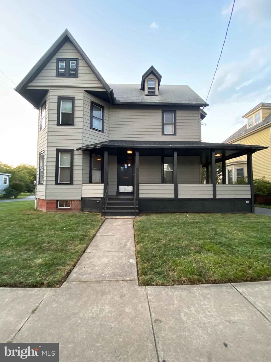 33 Bowen Ave  