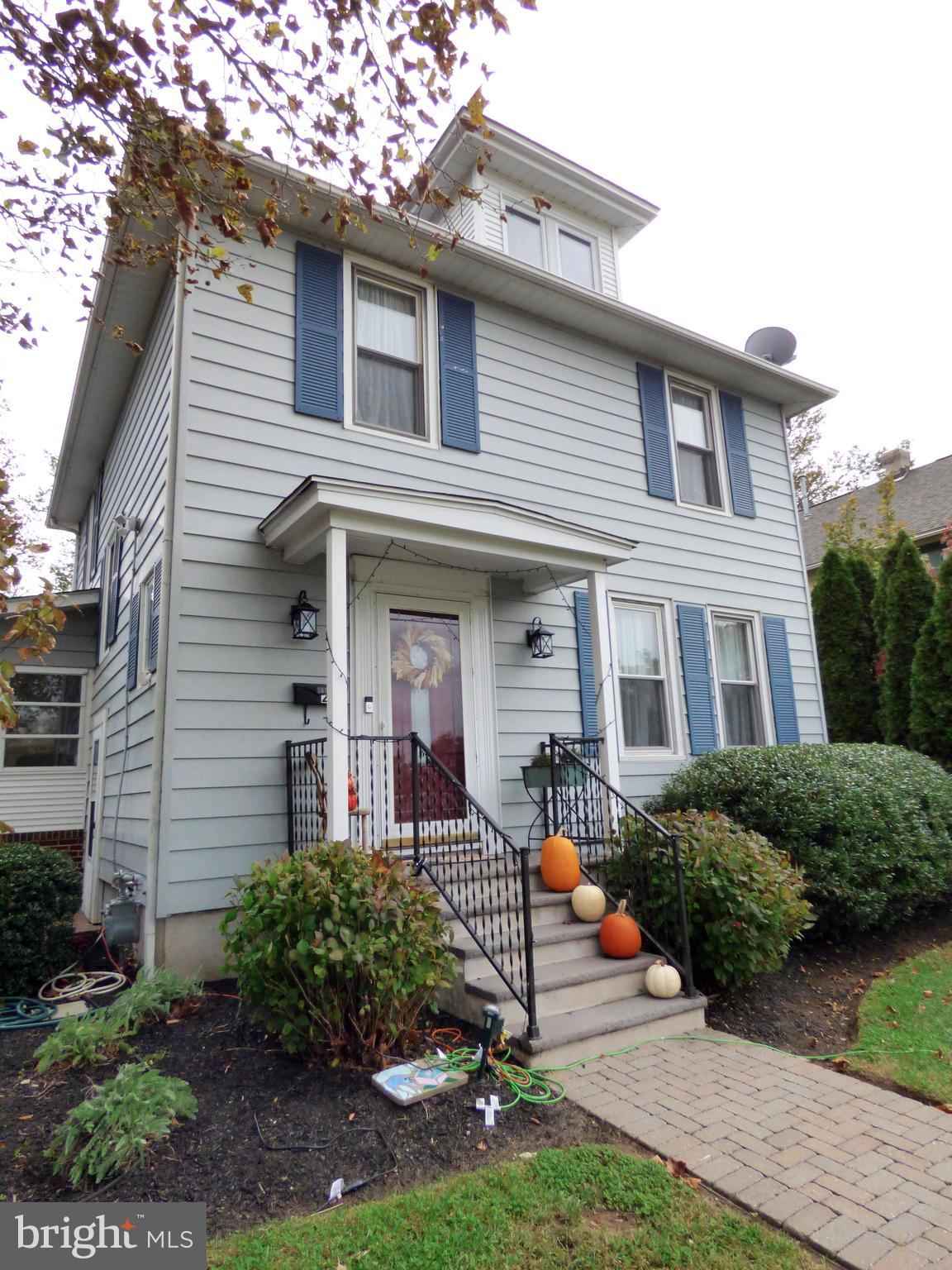 263 E St  
