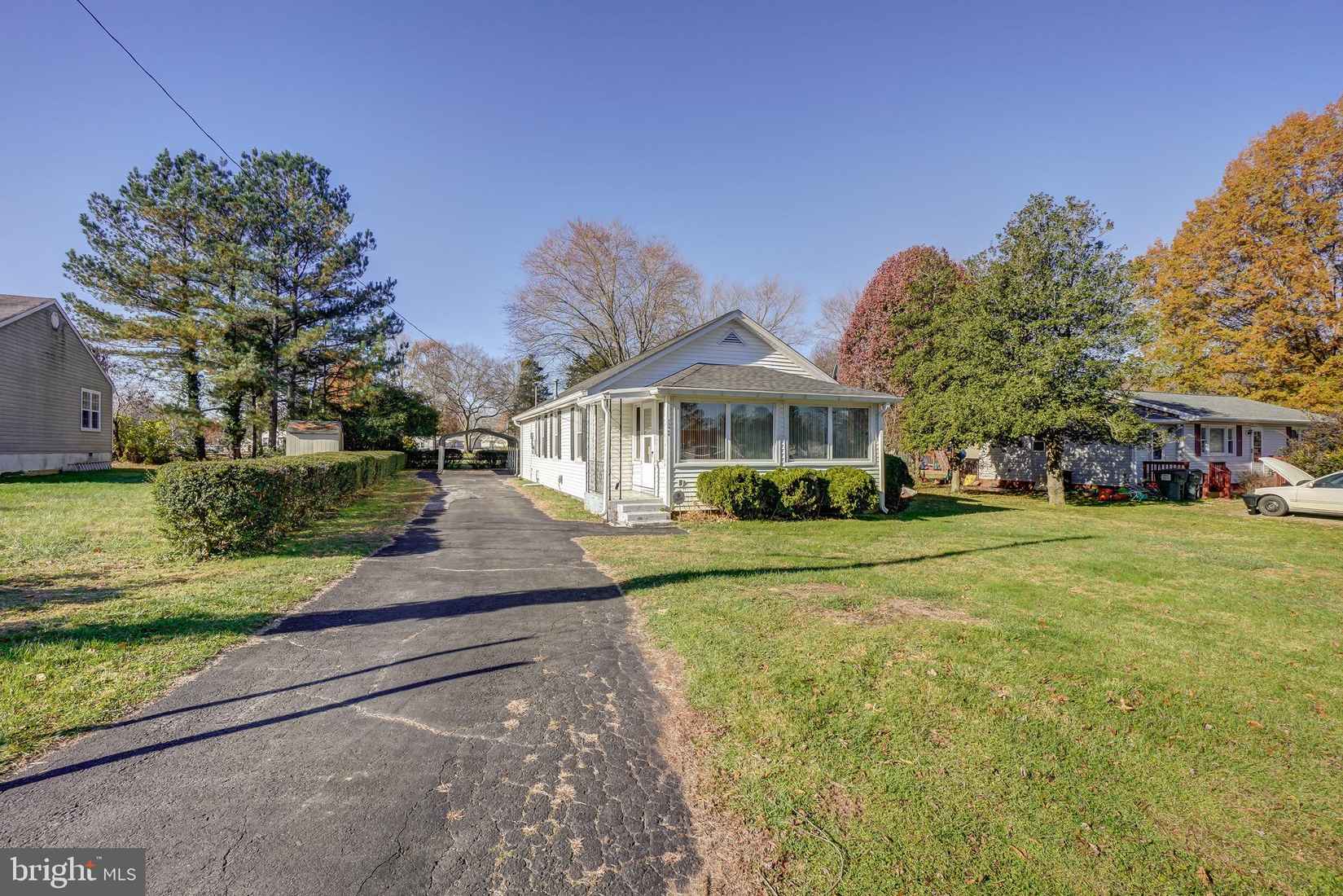 12068 Ctr St  