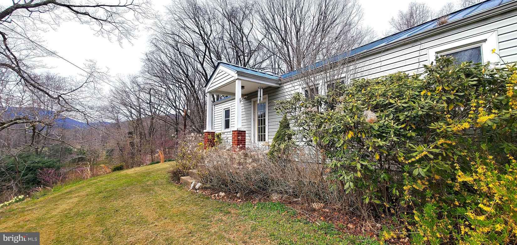 22 AUGUSTA Ln  