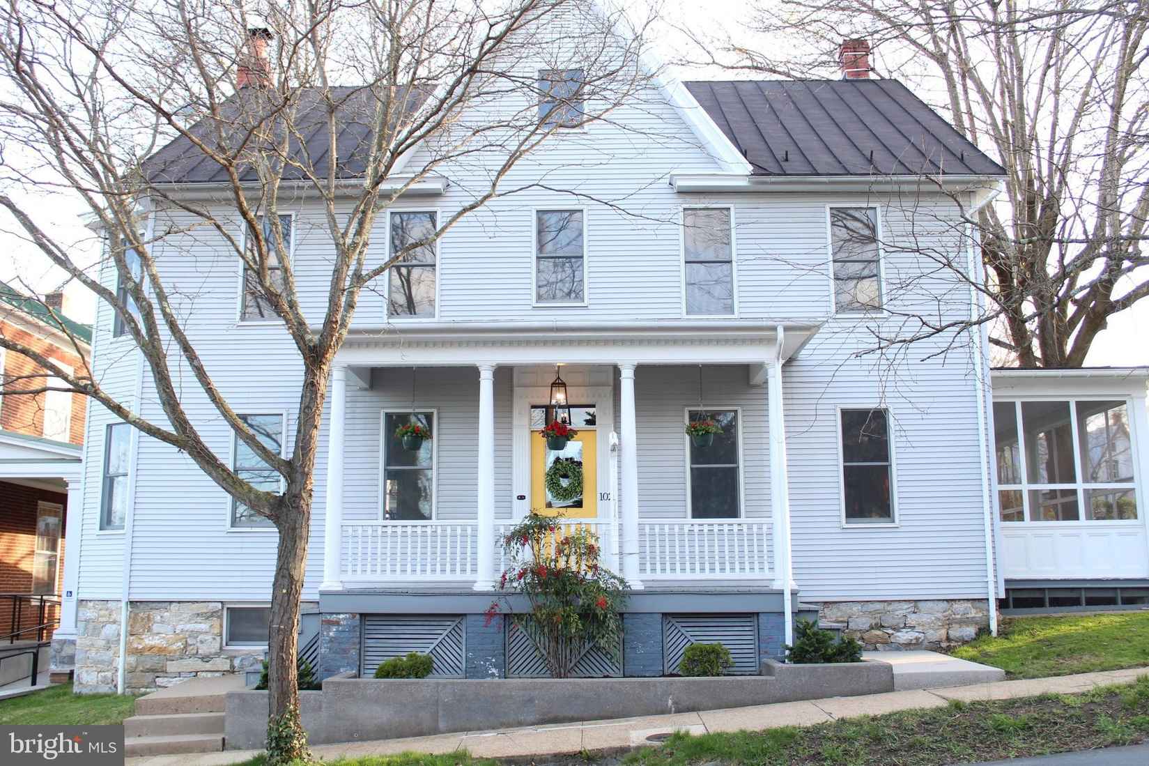 102 W Washington St  