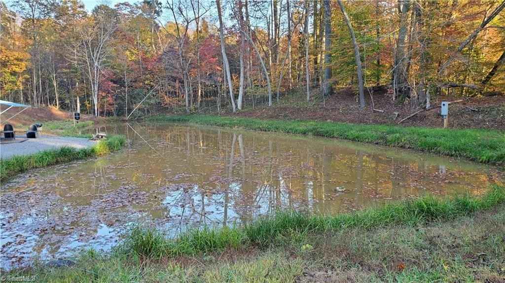 000 Crestwood Dr  