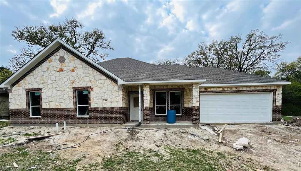 2807 DENNIS Cir  