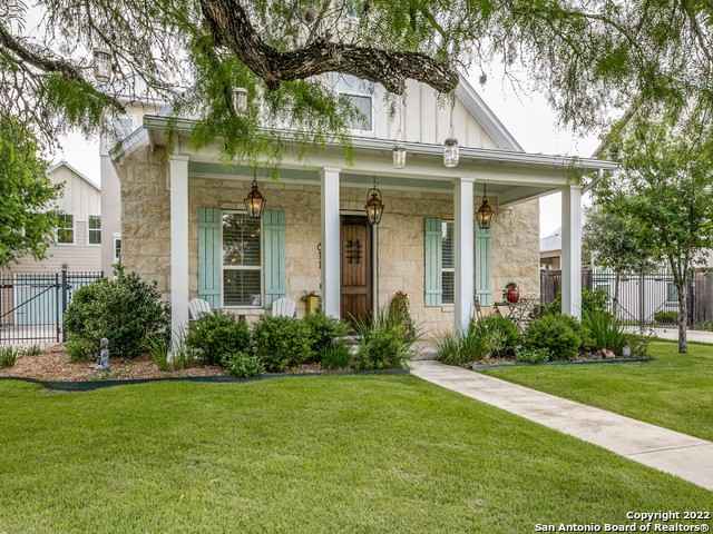 611 Live Oak St  