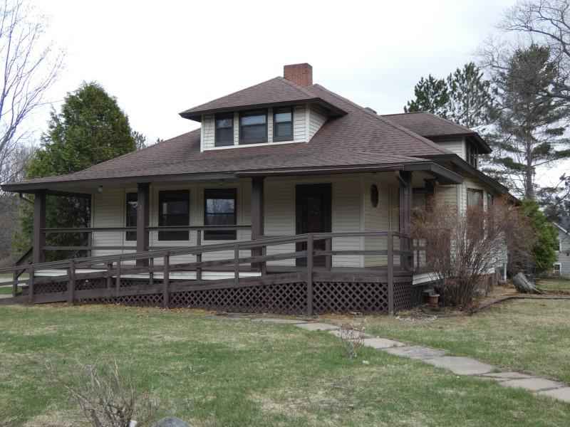 300 Pioneer St E  