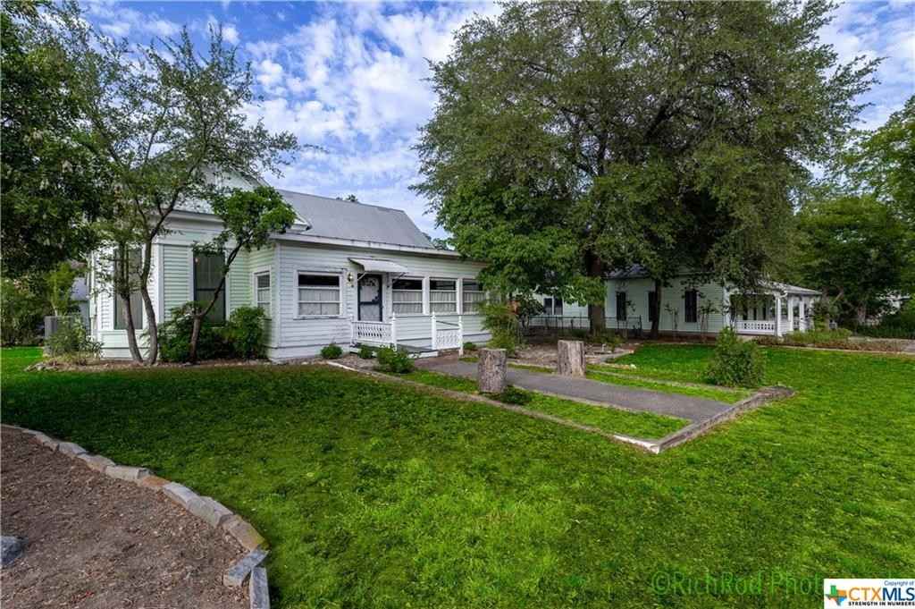 619 Comal  