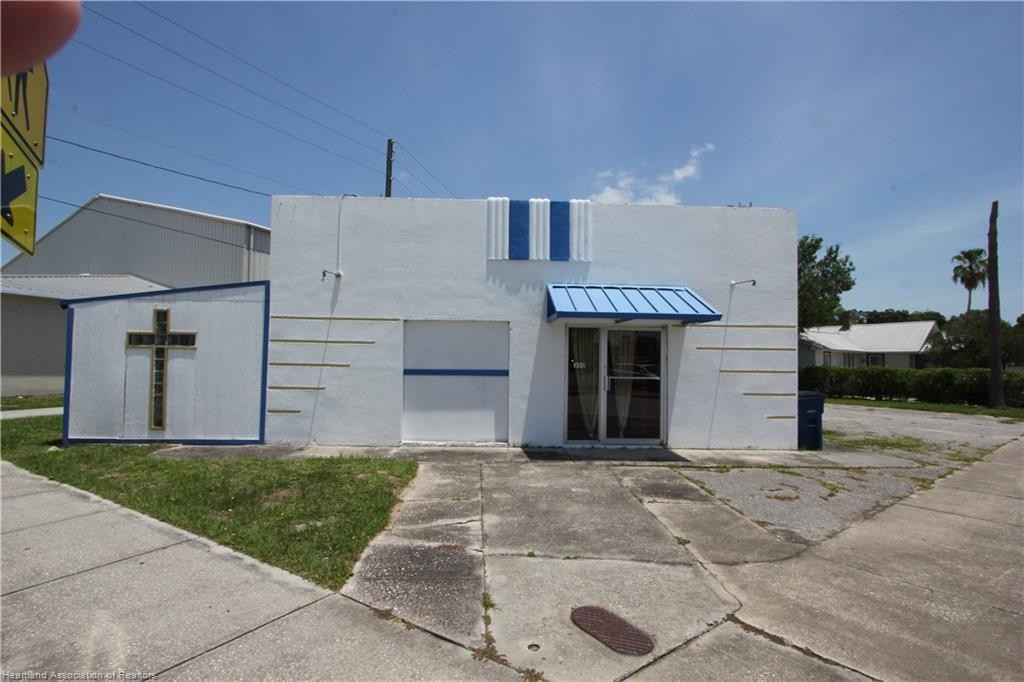 300 N Pne ST  