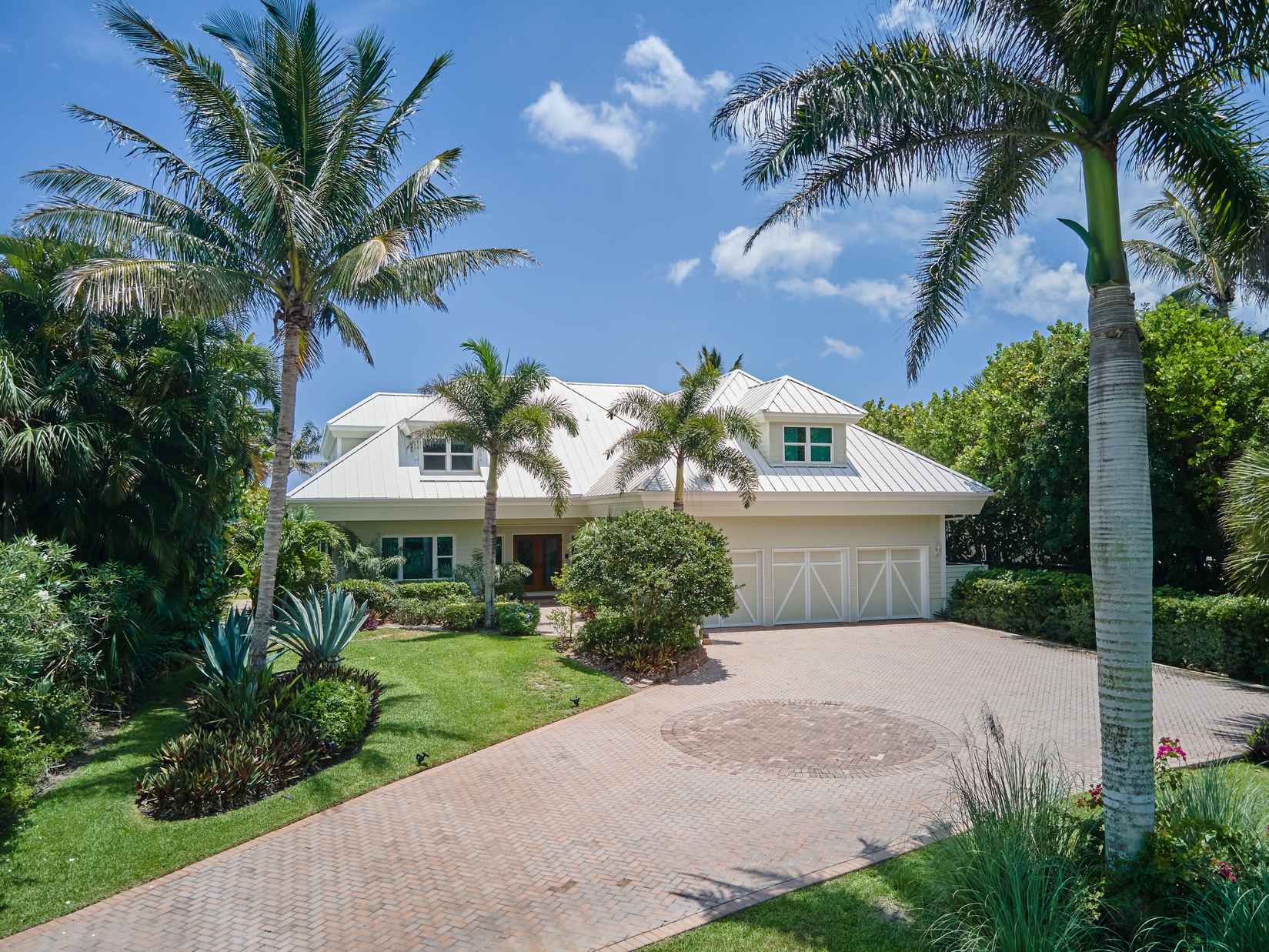 906 Holoma Dr  