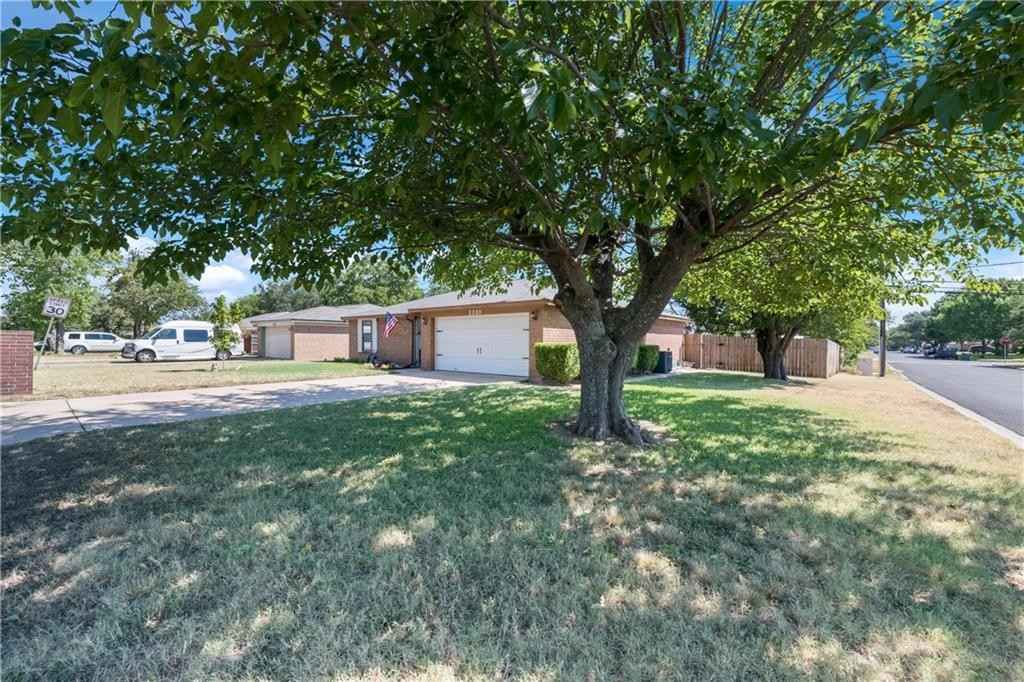 2220 Skylark Dr  