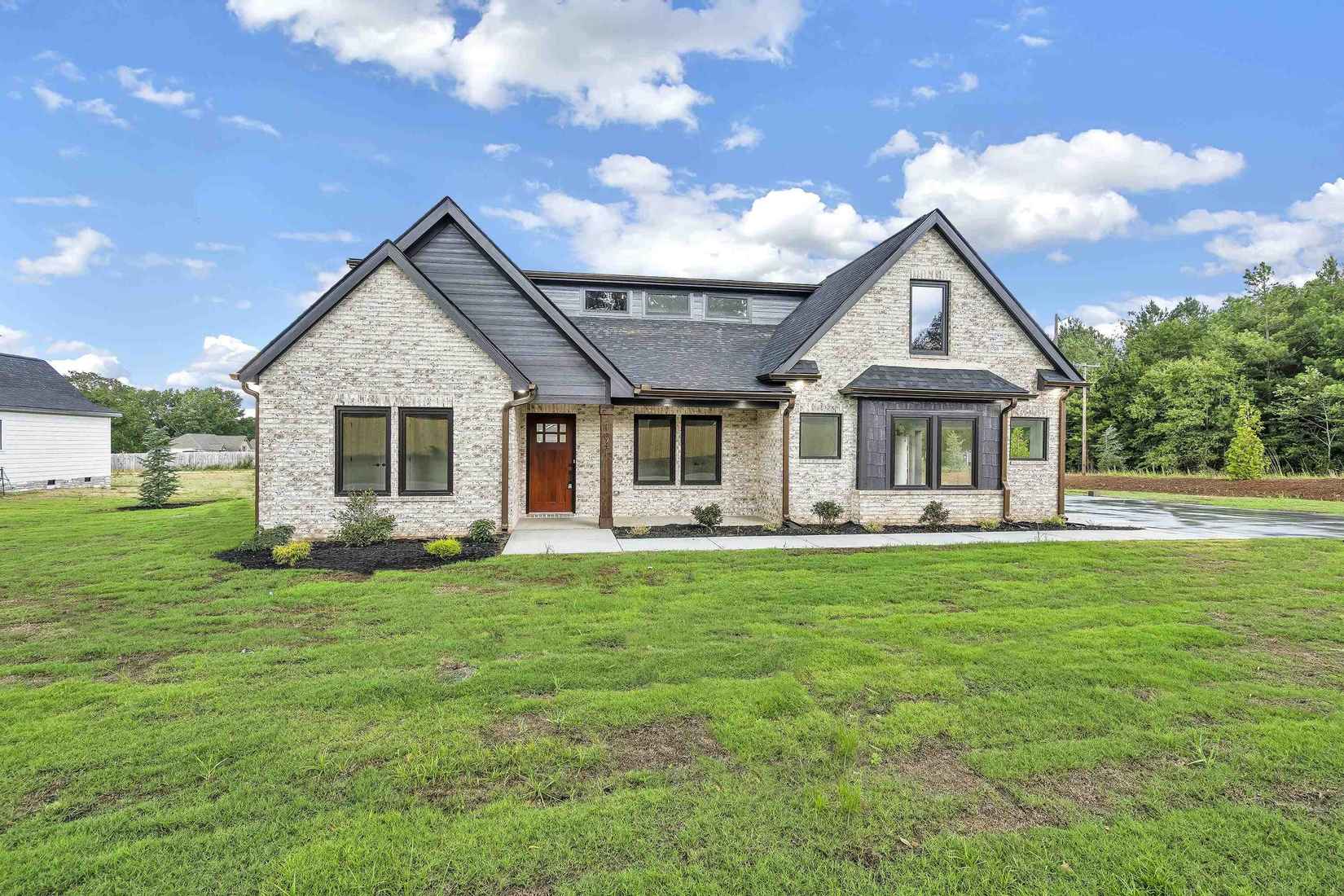 104 Harkness Ln  