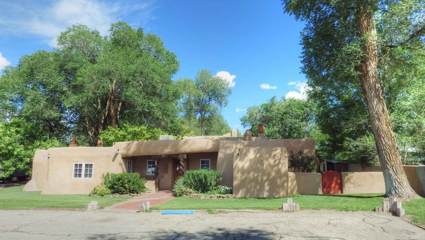 703 And 705 Paseo del Pueblo Sur  