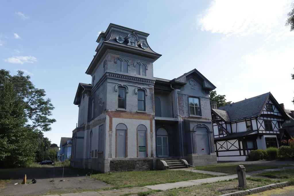 359 W Church St  