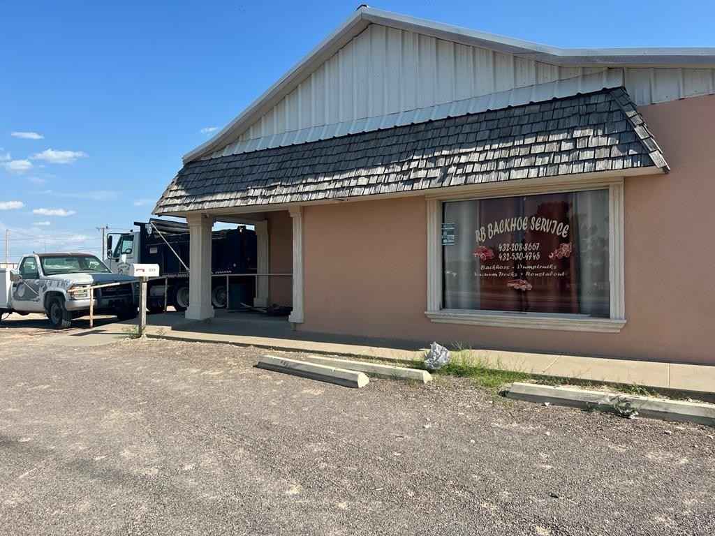 225-233 W Hwy 302  