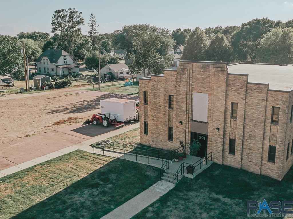 201 S Elm St  