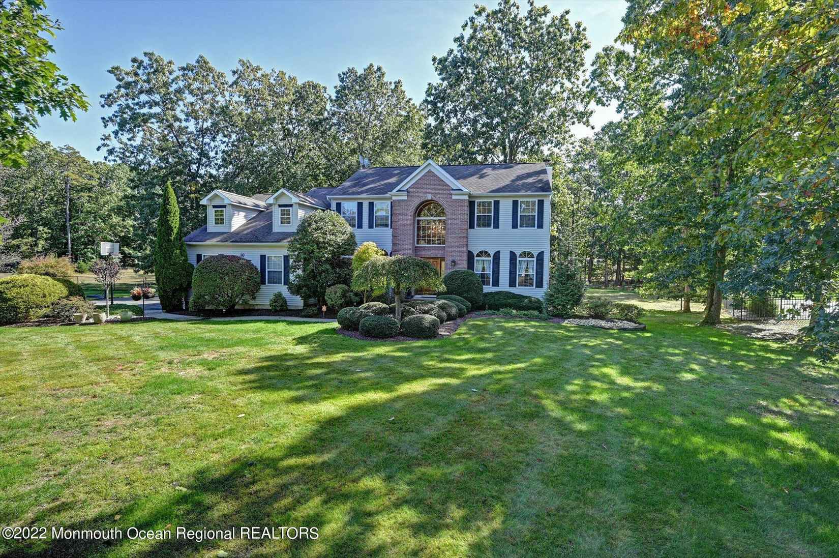 10 Leone Blvd  