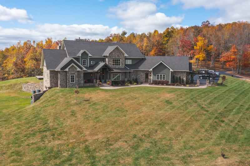 934 Hummingbird Ln Southeast  