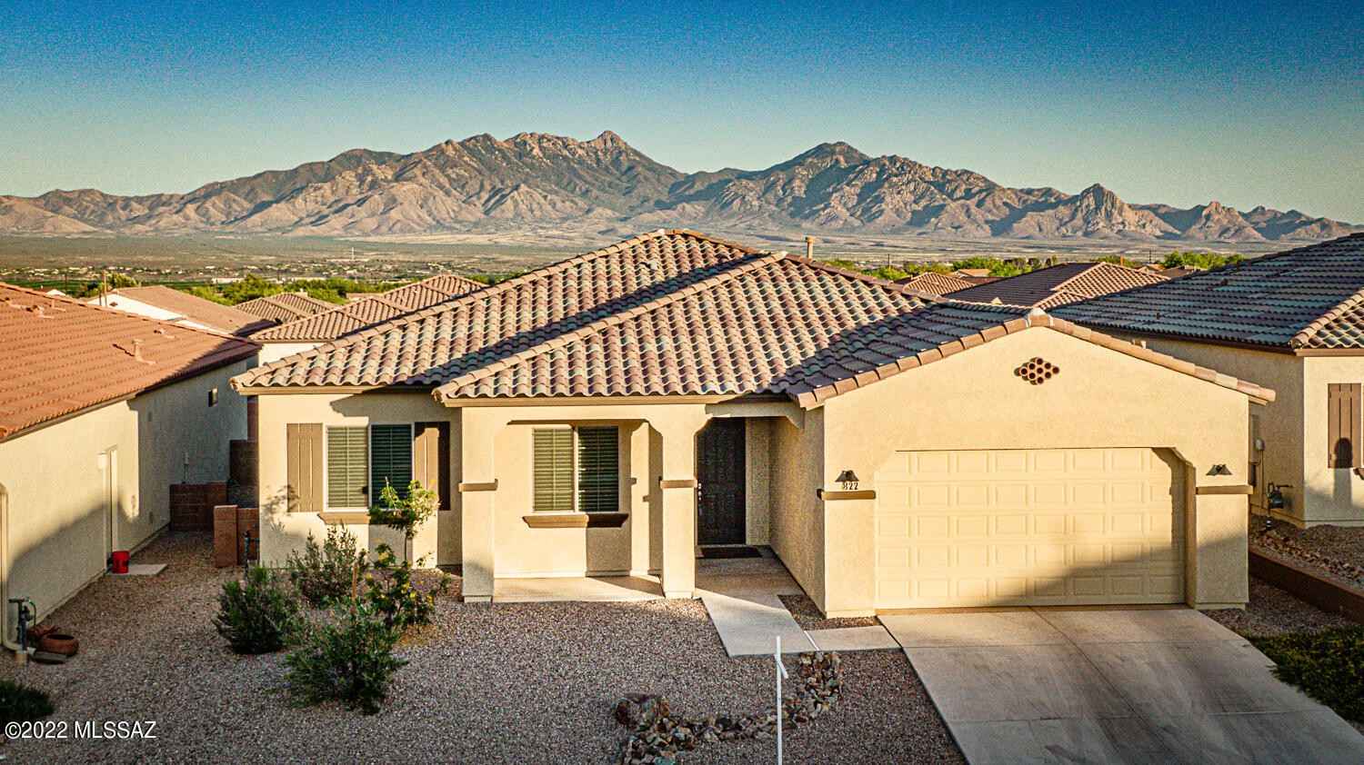 822 N Camino Colina del Pino  