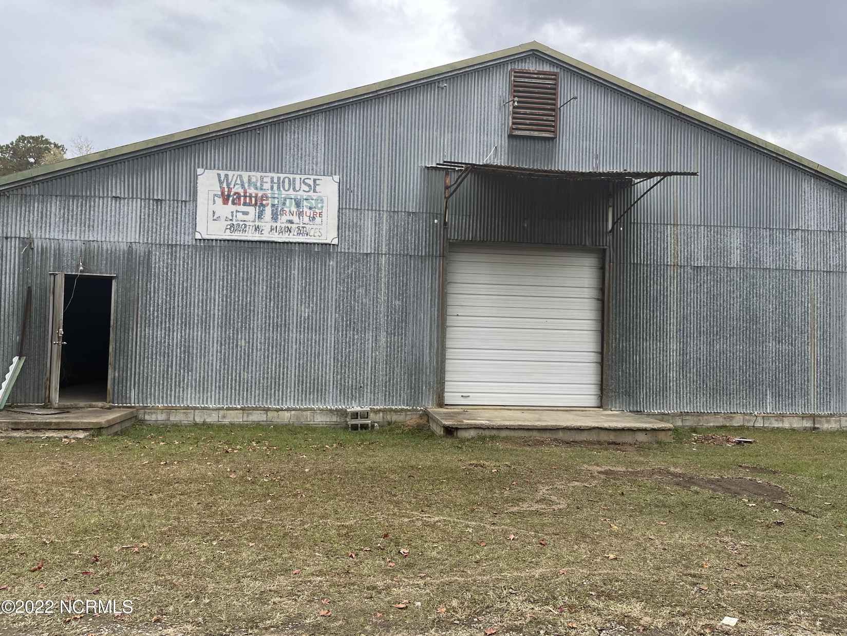 818 W Main St  