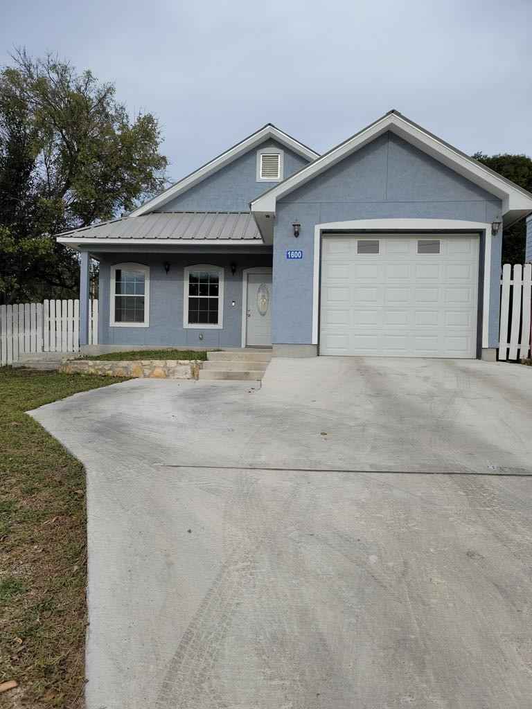 1600 Woodside  