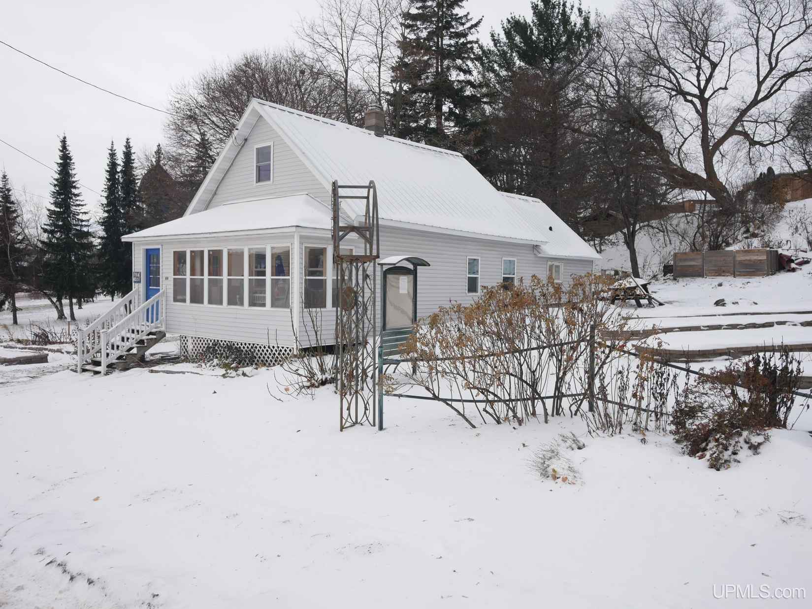 414 Ryan St  