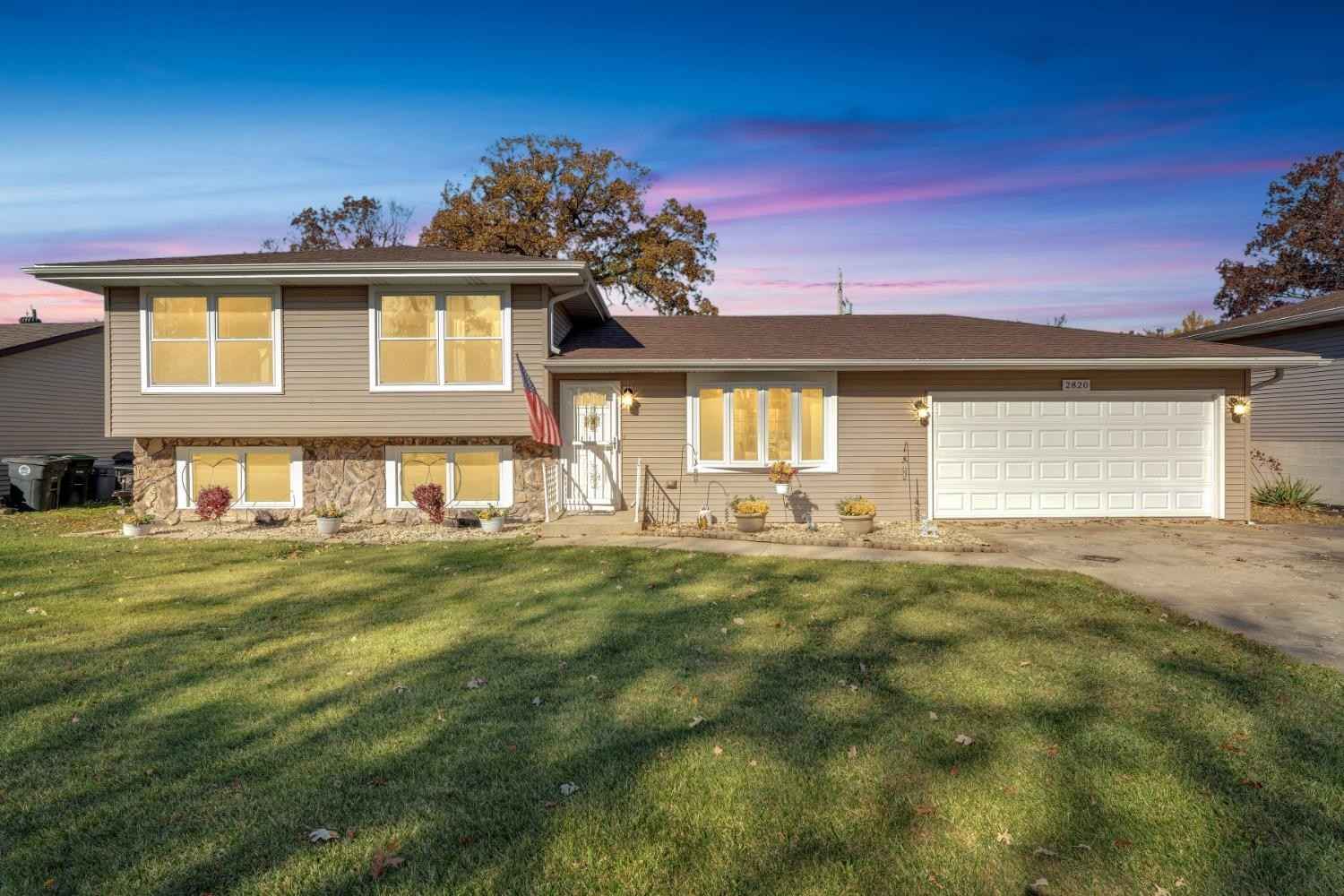 2820 Crowsnest Dr  