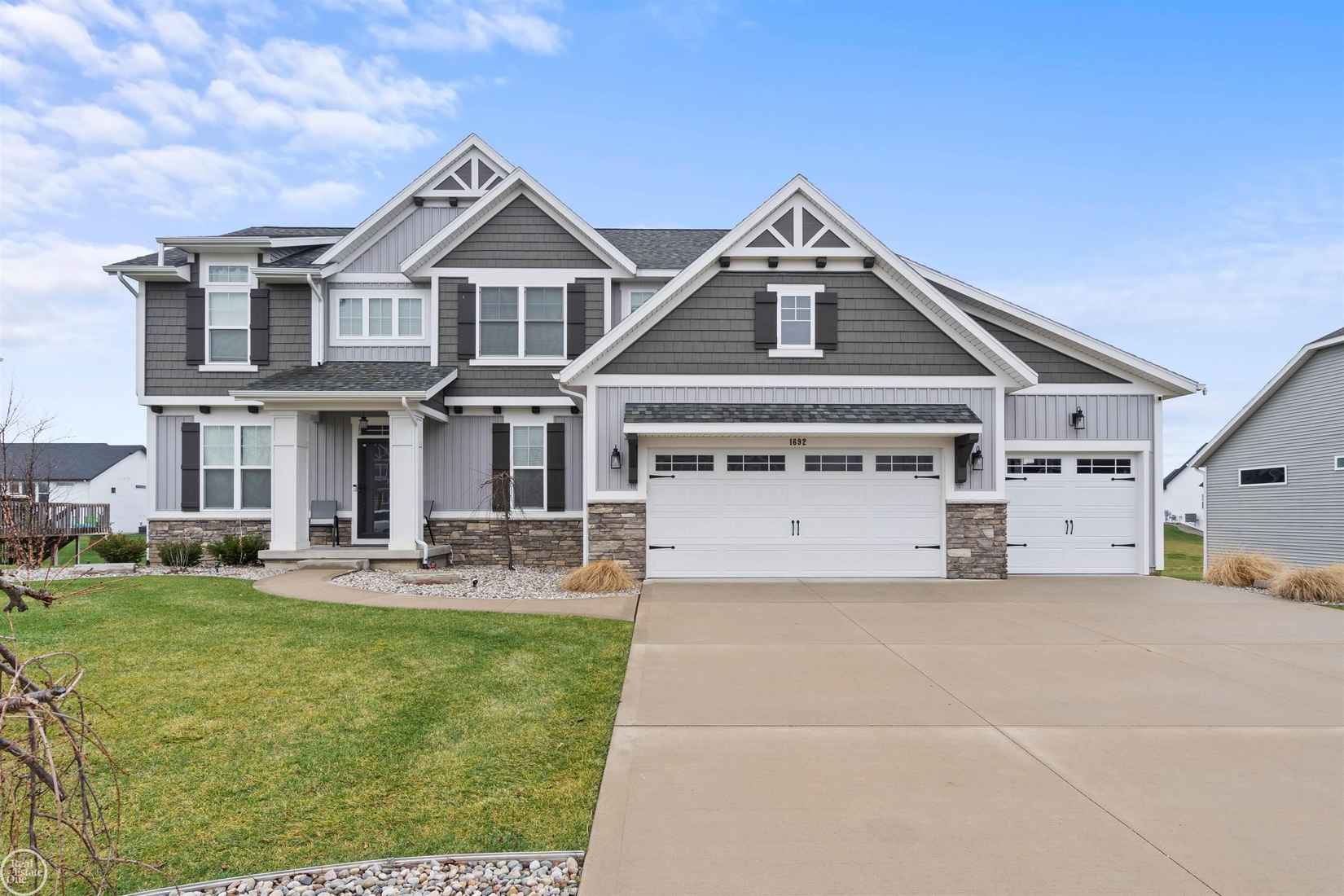 1692 Kingsland  